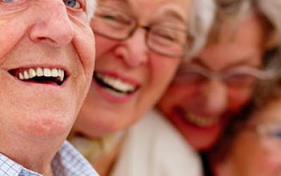 Las relaciones sociales son clave para la felicidad entre las personas mayores