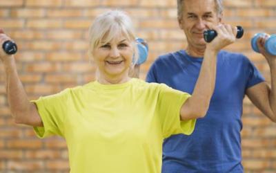 Qué tan beneficioso es el ejercicio físico en personas mayores